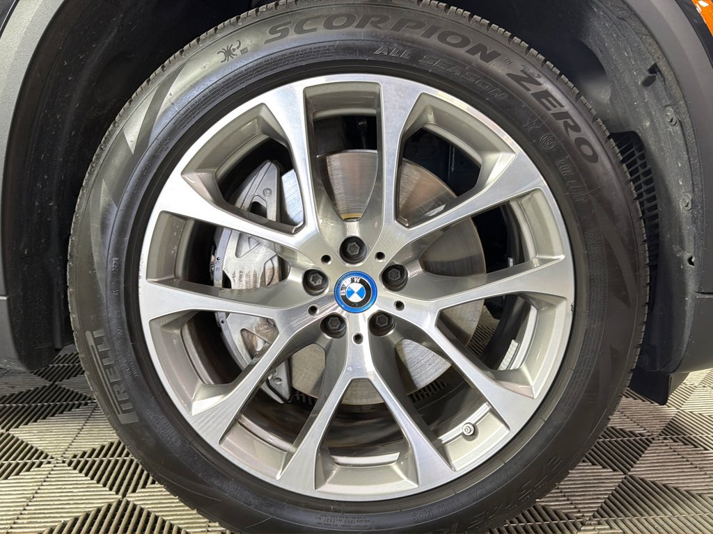 Used 2025 Black BMW xDrive50e image 39