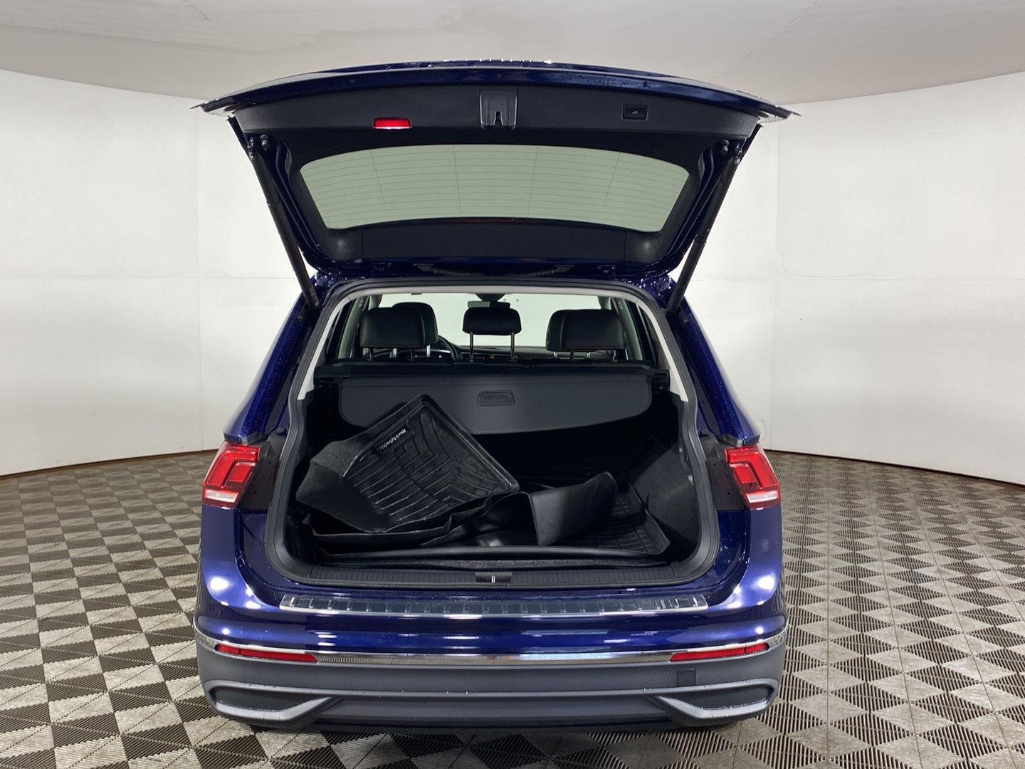 Used 2024 Atlantic Blue Metallic Volkswagen SE image 21
