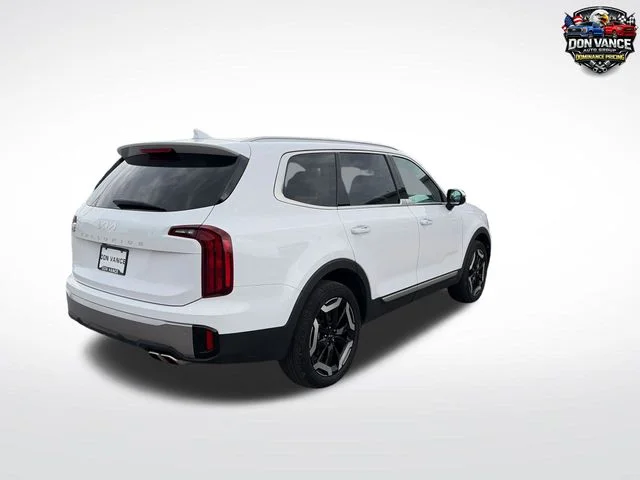 Used 2025 White Kia S image 5