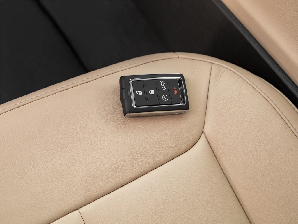 Used 2022 White Jeep Limited image 43
