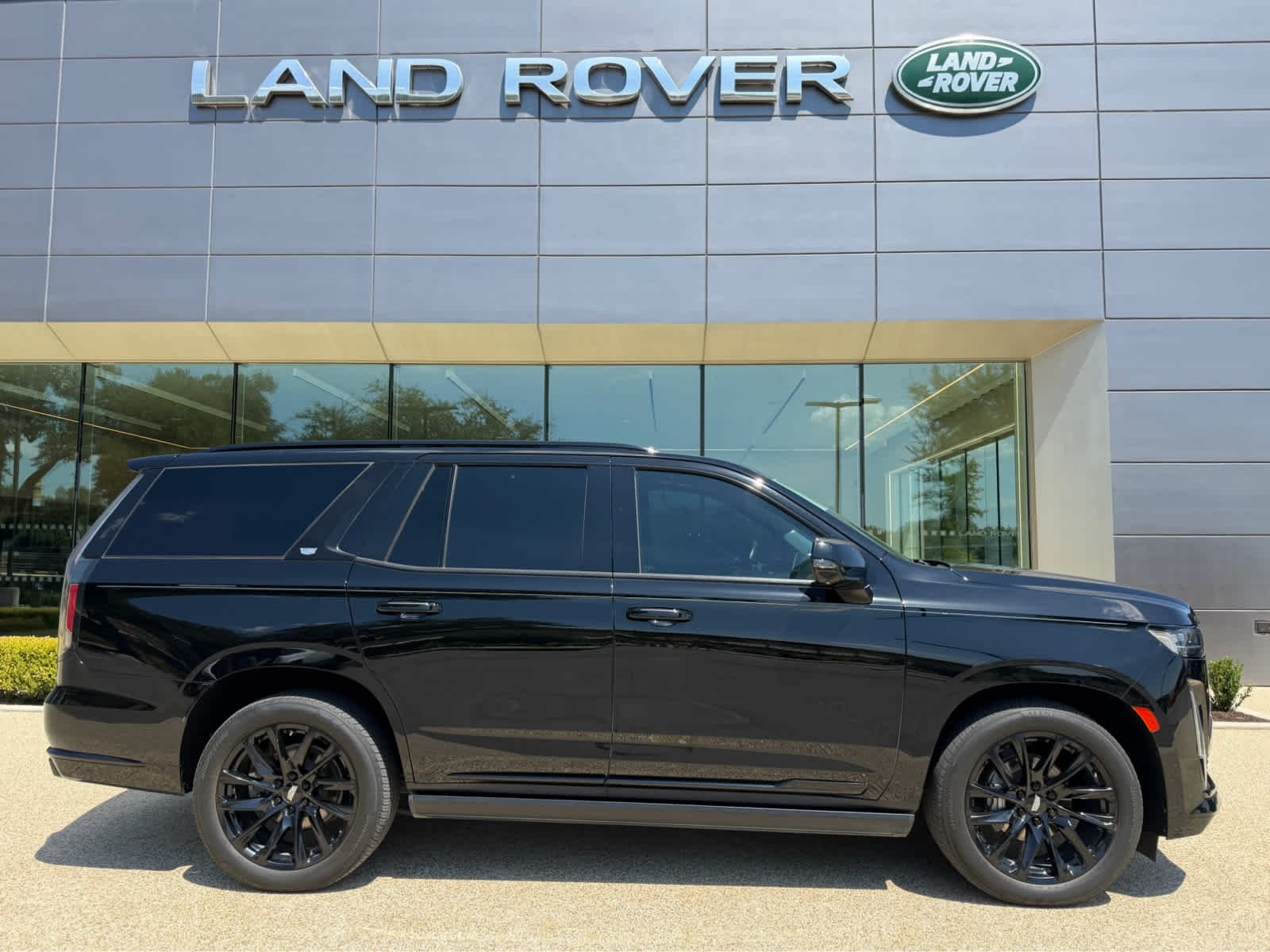 Used 2022 Black Raven Cadillac Sport Platinum image 5