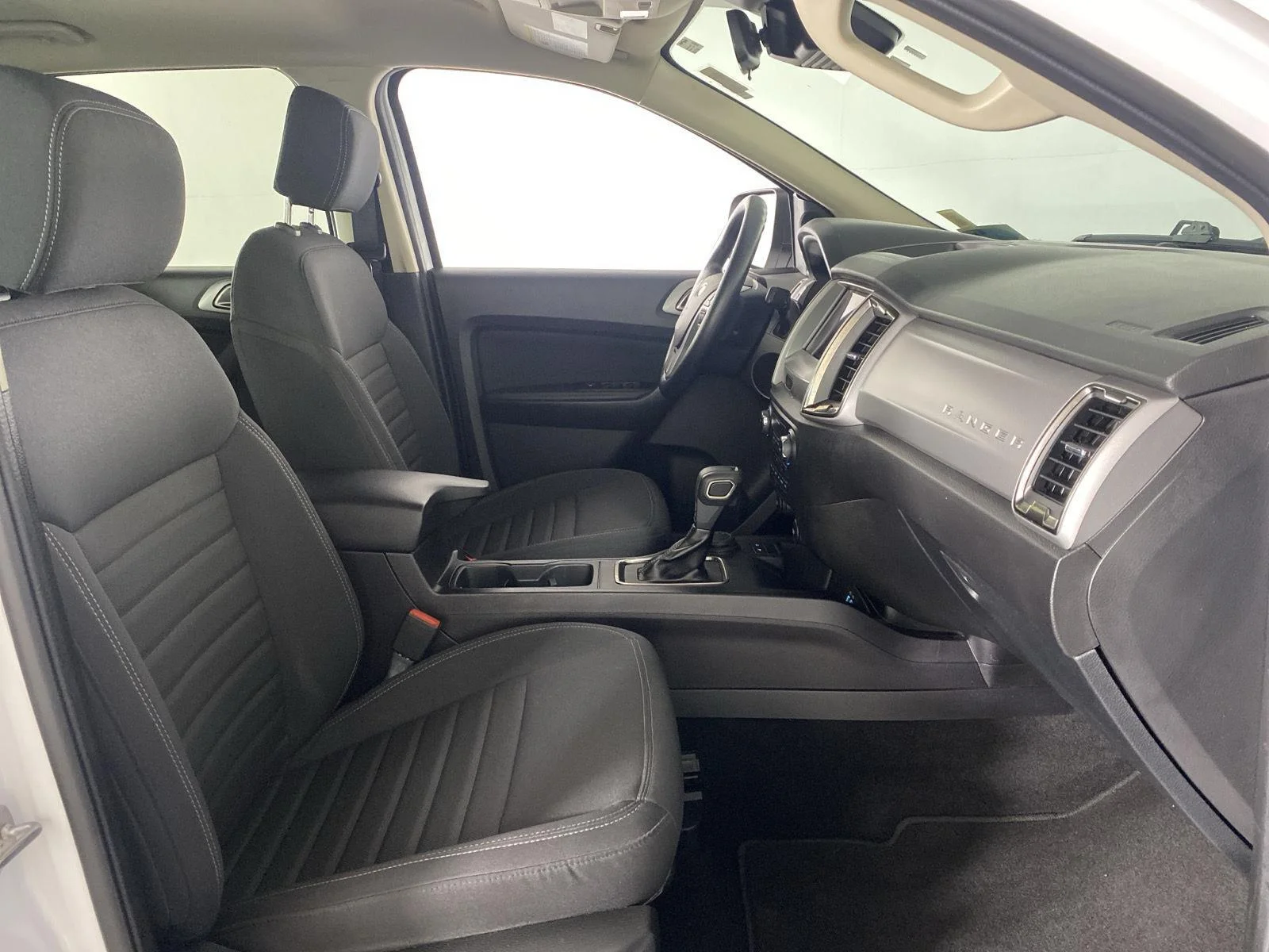 Used 2023 Oxford White Ford XLT image 33