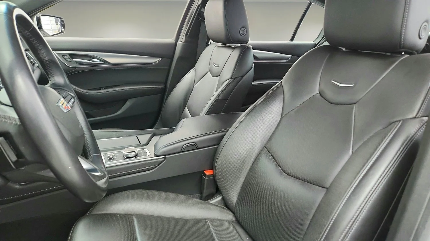 Used 2022 White Cadillac Premium Luxury image 9