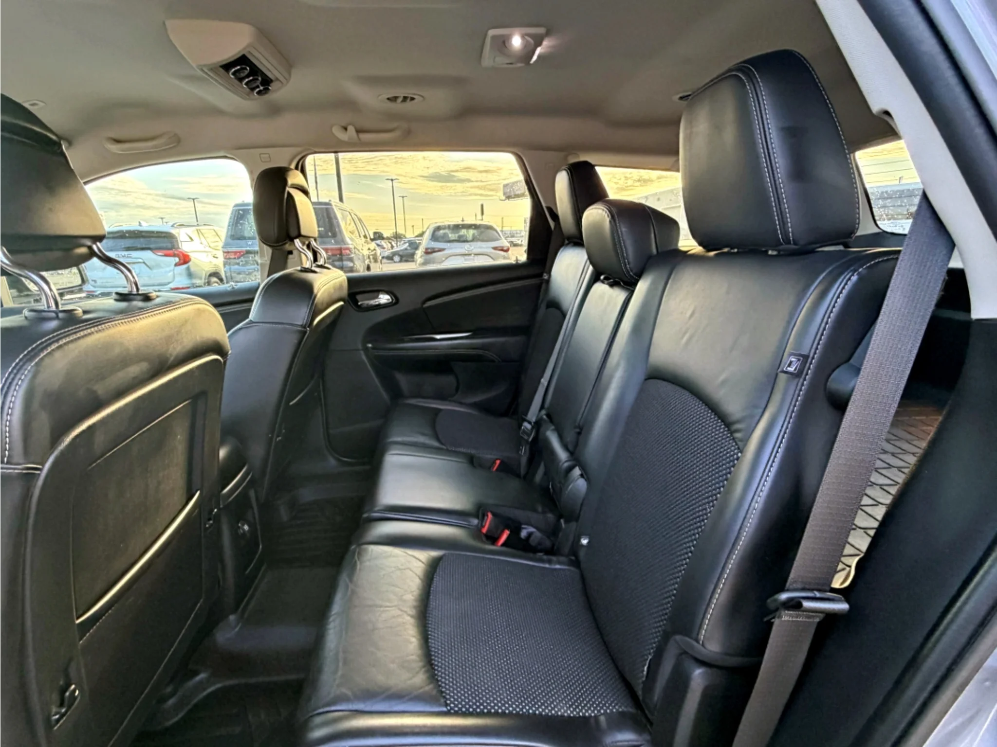Used 2018 Billet Clearcoat Dodge Crossroad image 23