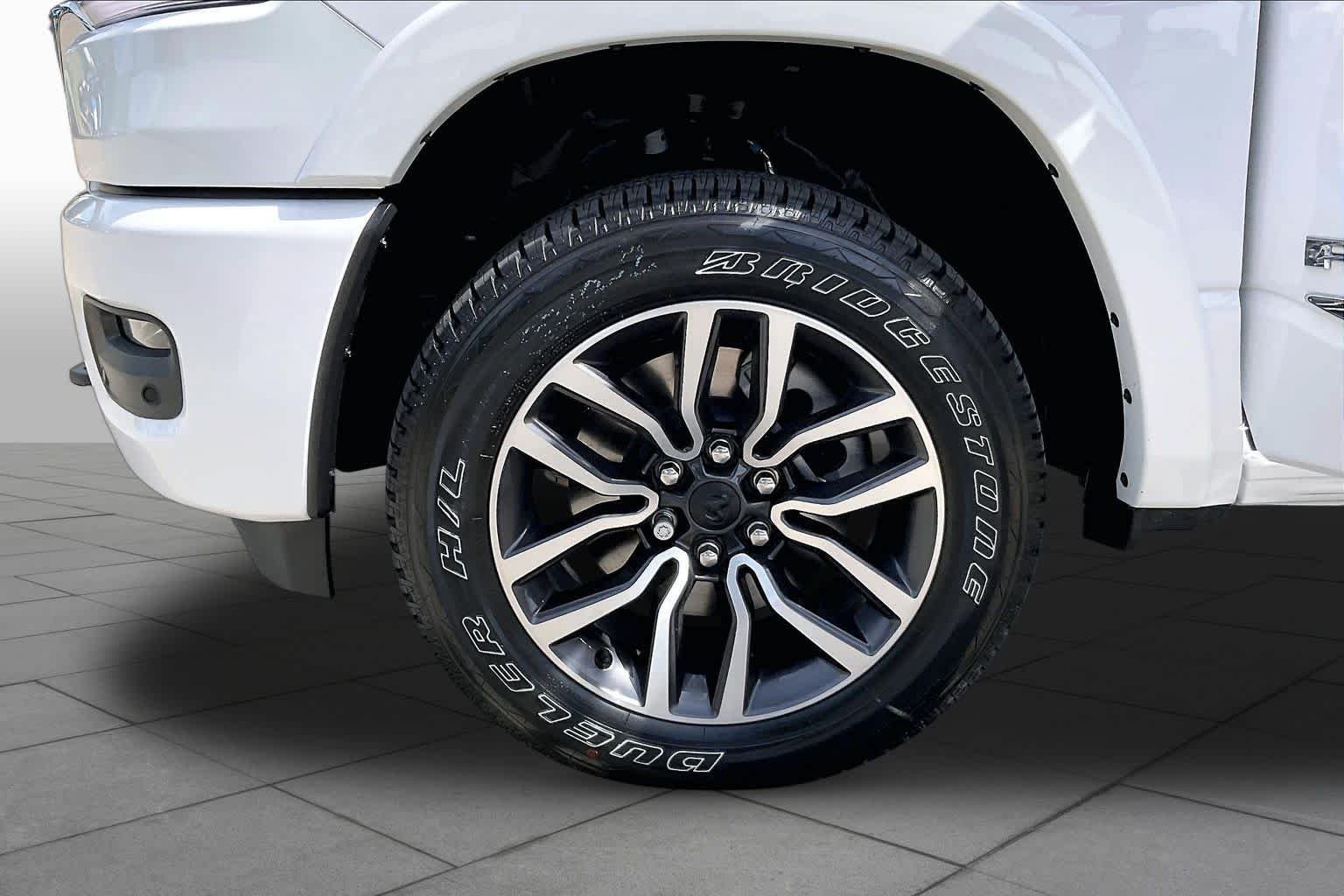 New 2027 Bright White Clear-Coat Exterior Paint RAM Limited image 11
