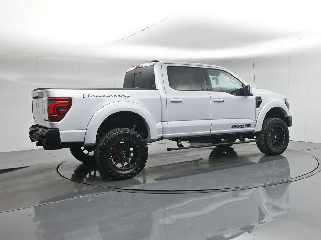 New 2025 White Ford Lariat image 30