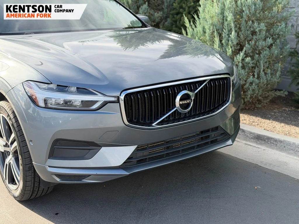 Used 2019 Gray Volvo T6 Momentum image 11