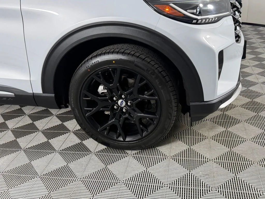 Used 2025 White Ford Platinum image 11
