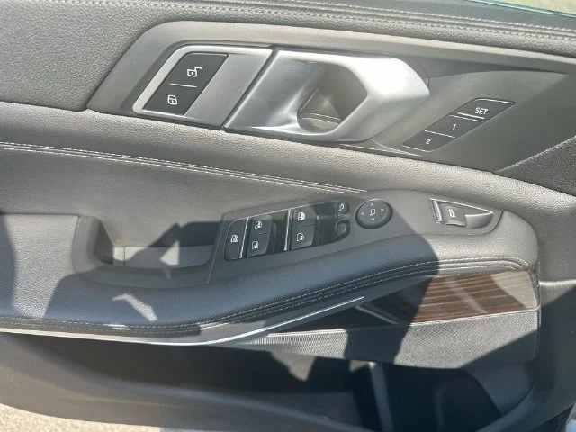 Used 2019 Gray BMW xDrive40i image 16