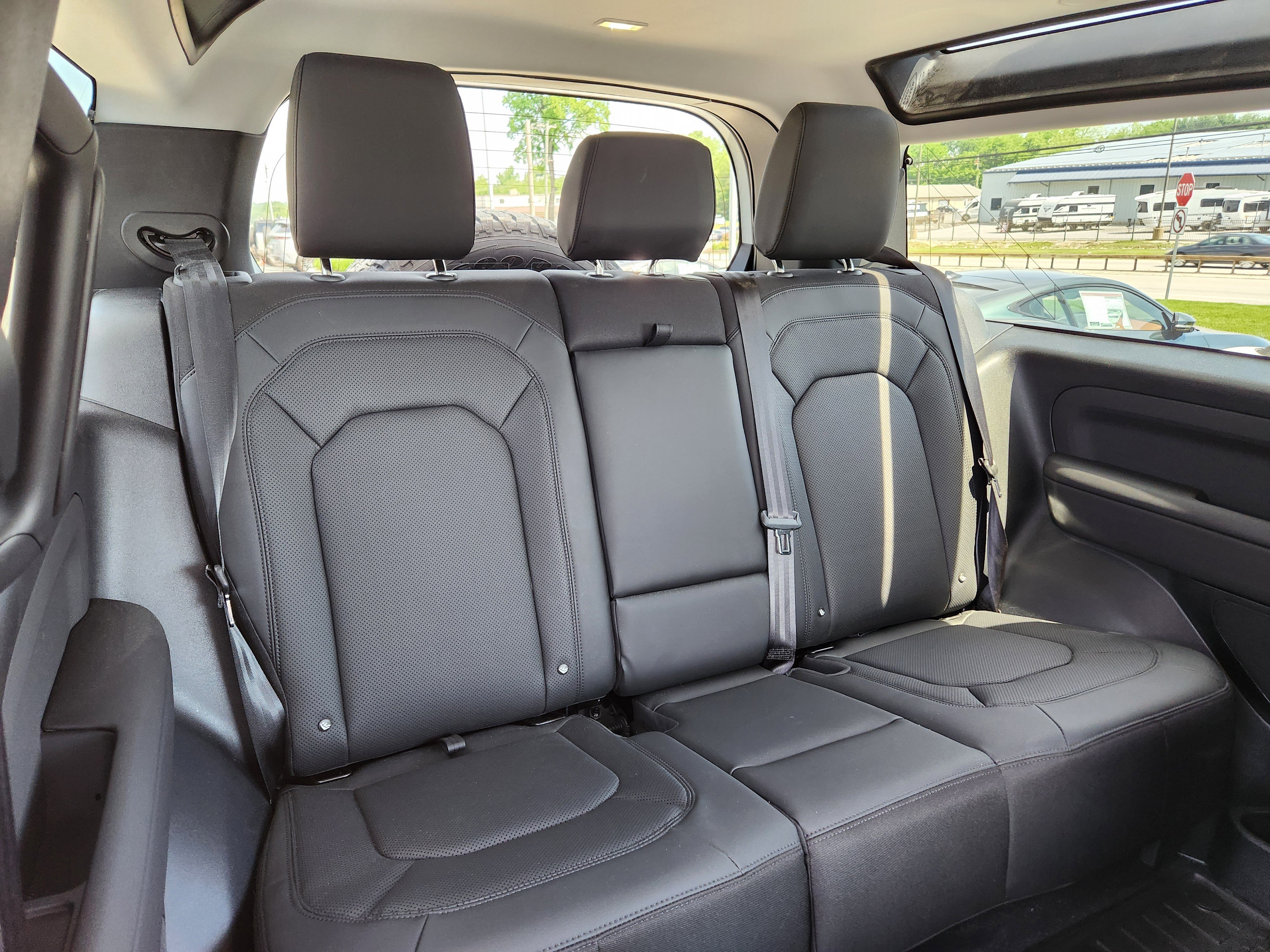 Certified Used 2025 Fuji White Land Rover S image 12
