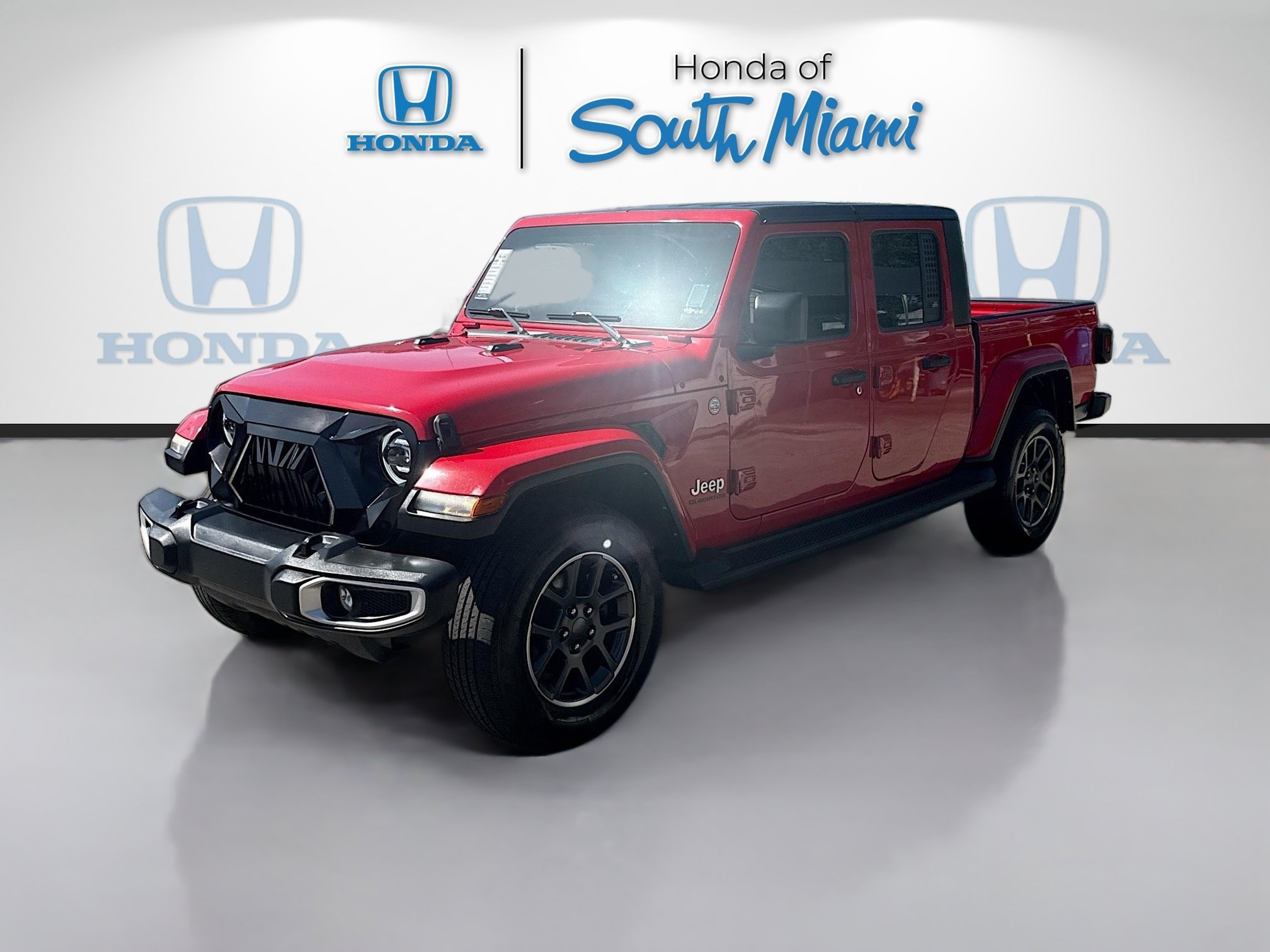 Used 2021 Firecracker Red Clearcoat Jeep Overland image 3