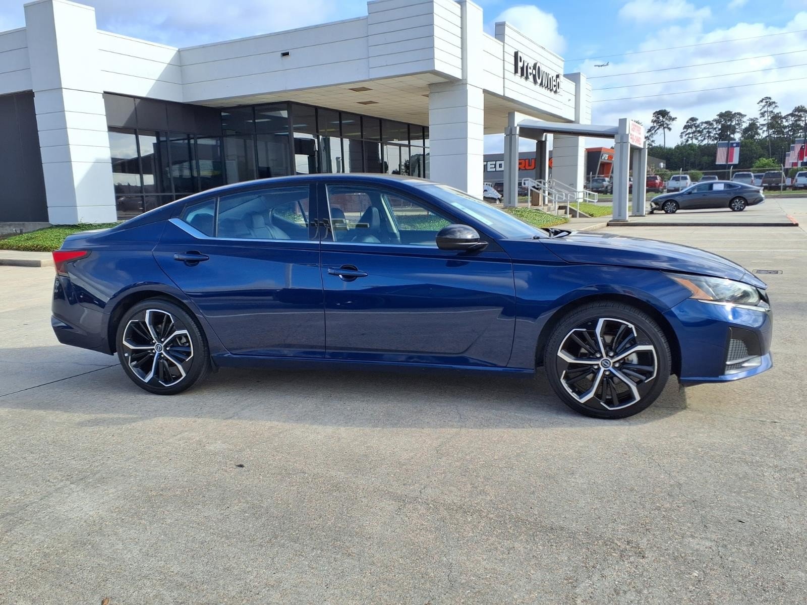 2024 Nissan Altima 2.5 SR Blue at Robbins Nissan