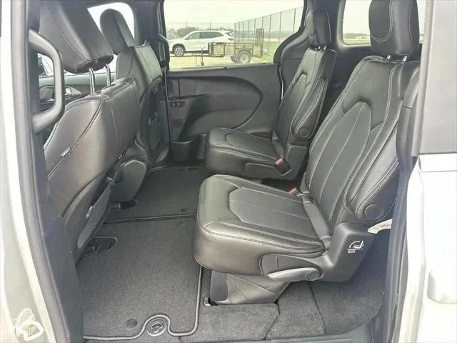 2026 Chrysler Pacifica Select - Photo 24
