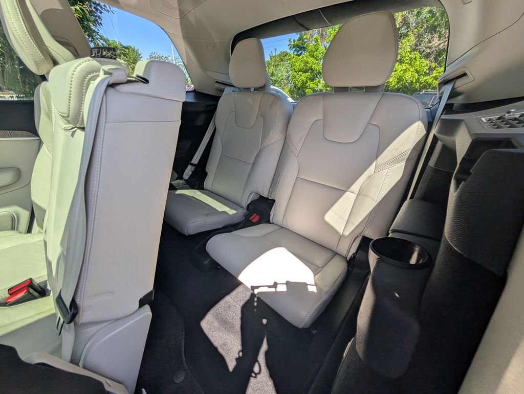 Certified Used 2023 Blue Volvo Ultimate image 7
