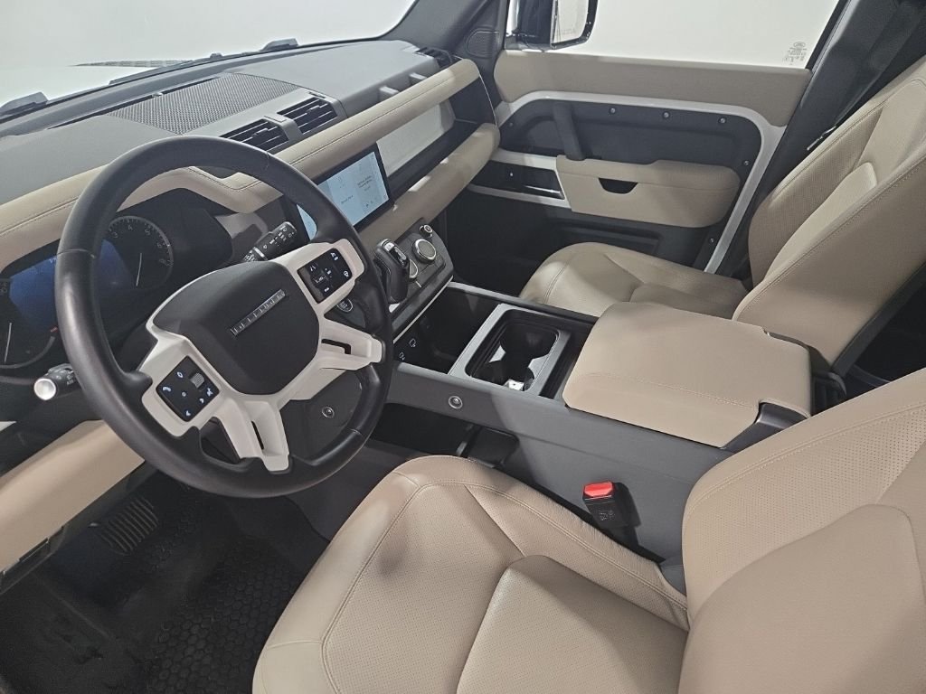 Used 2023 Fuji White Land Rover S image 17