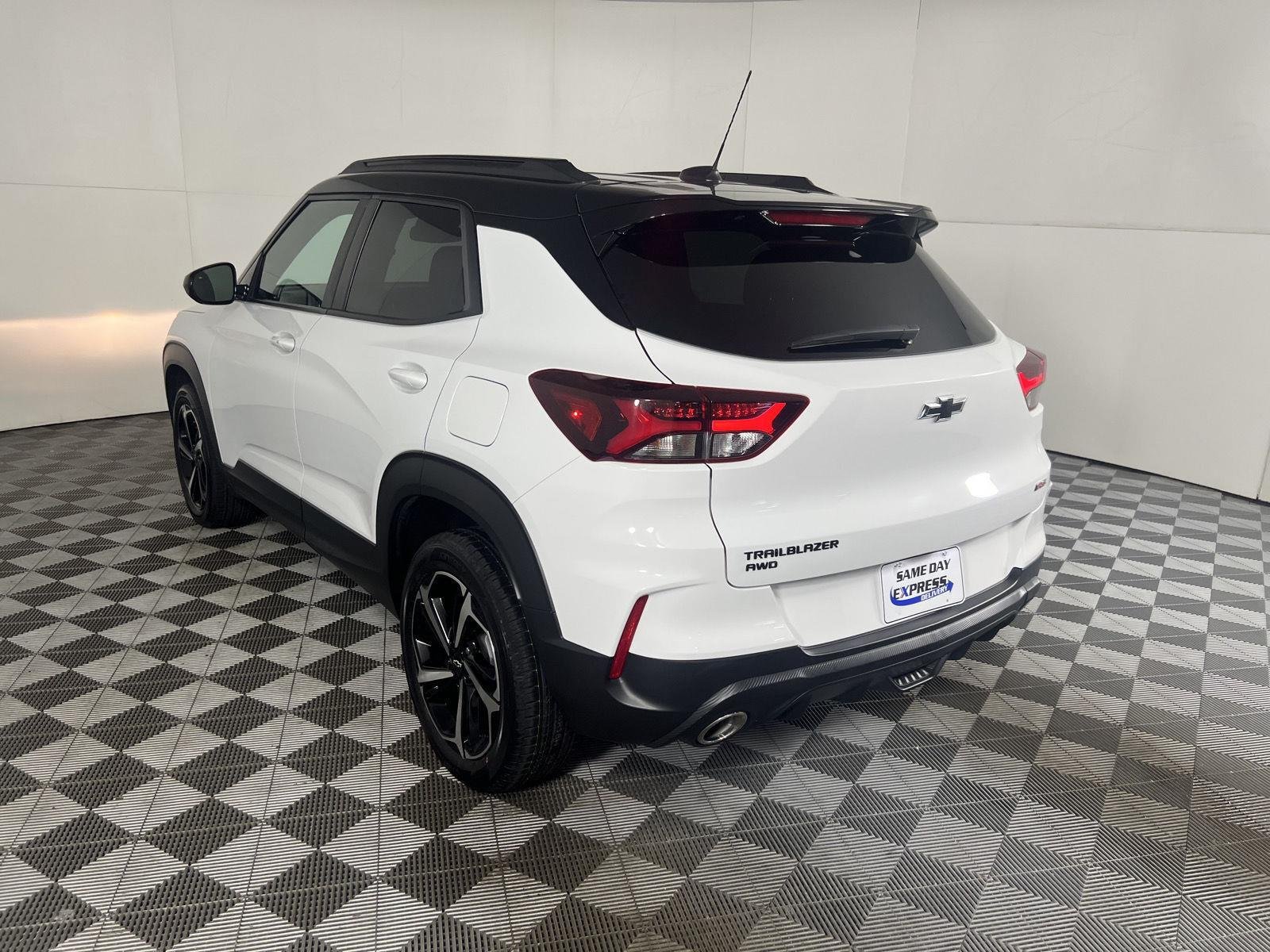 Used 2023 Summit White Chevrolet RS image 4