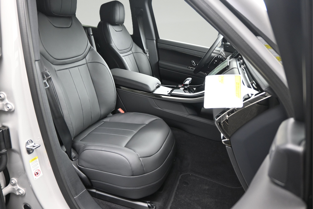 New 2026  Land Rover Dynamic SE image 9