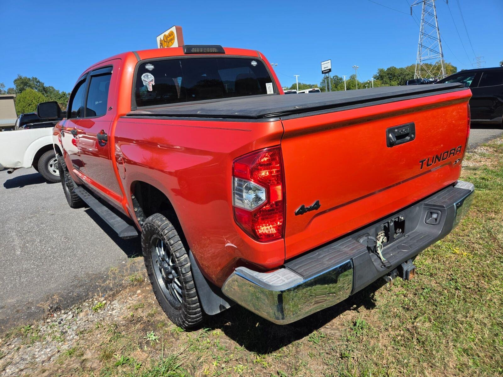 Used 2018 Orange Toyota SR5 image 8