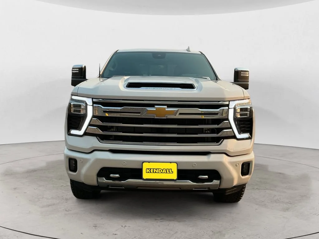 Used 2024 Summit White Chevrolet High Country image 2