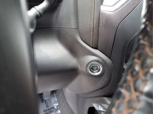 Used 2022 Summit White GMC AT4 image 13