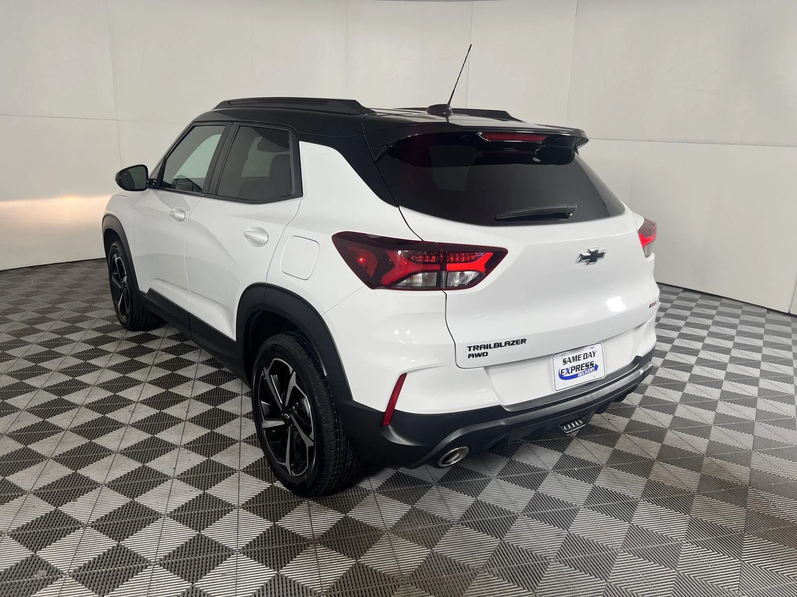 Used 2023 Summit White Chevrolet RS image 4