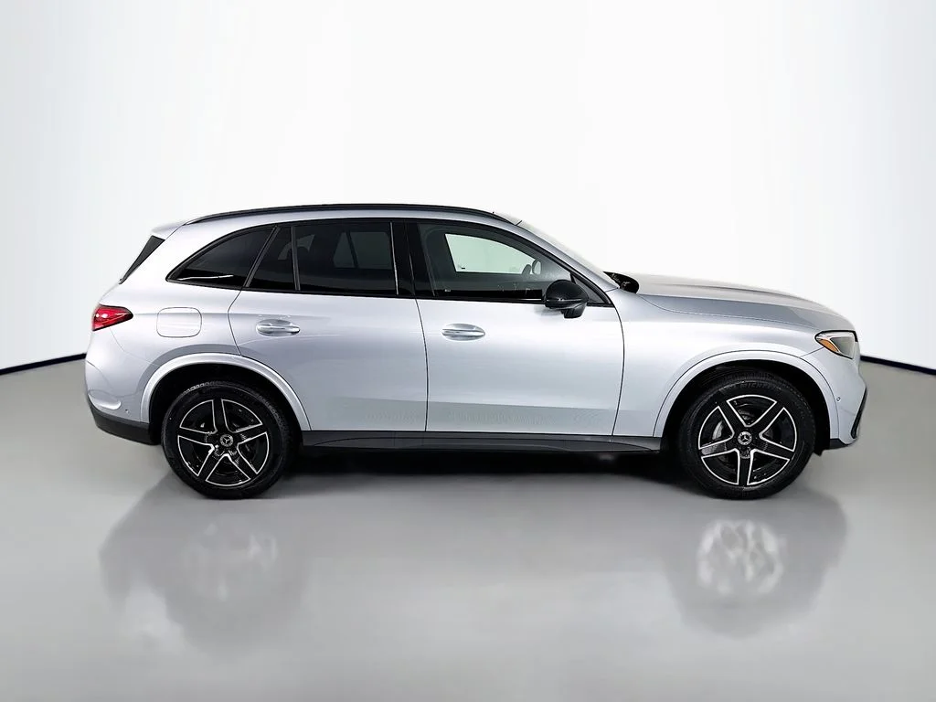 Used 2026  Mercedes-Benz GLC 300 image 8
