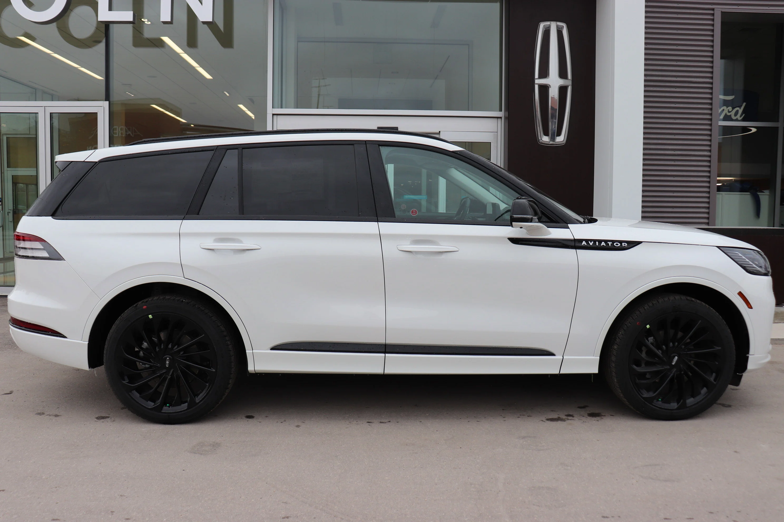 New 2026 PRISTINE WHITE MET 3C Lincoln Reserve image 3