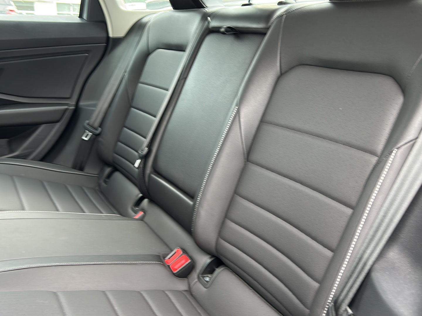 Used 2022 Platinum Gray Metallic Volkswagen SE image 7