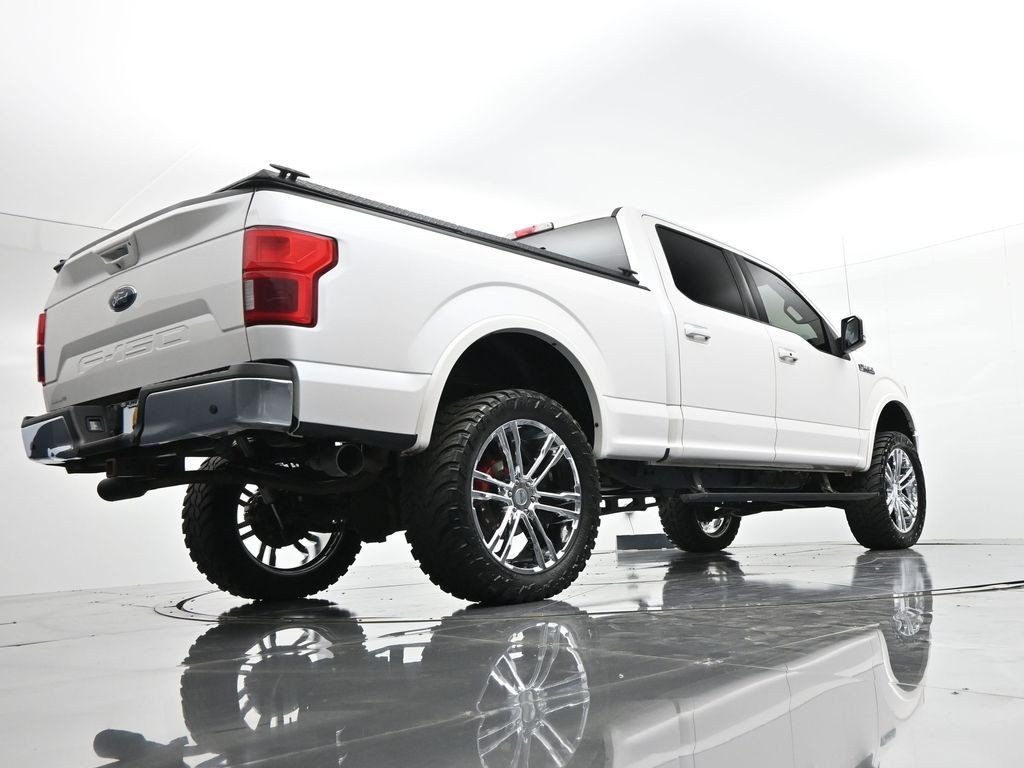 Used 2018 White Platinum Clearcoat Metallic Ford Lariat image 23