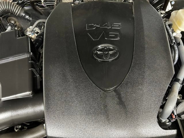 Used 2020 Gray Toyota SR5 V6 image 11
