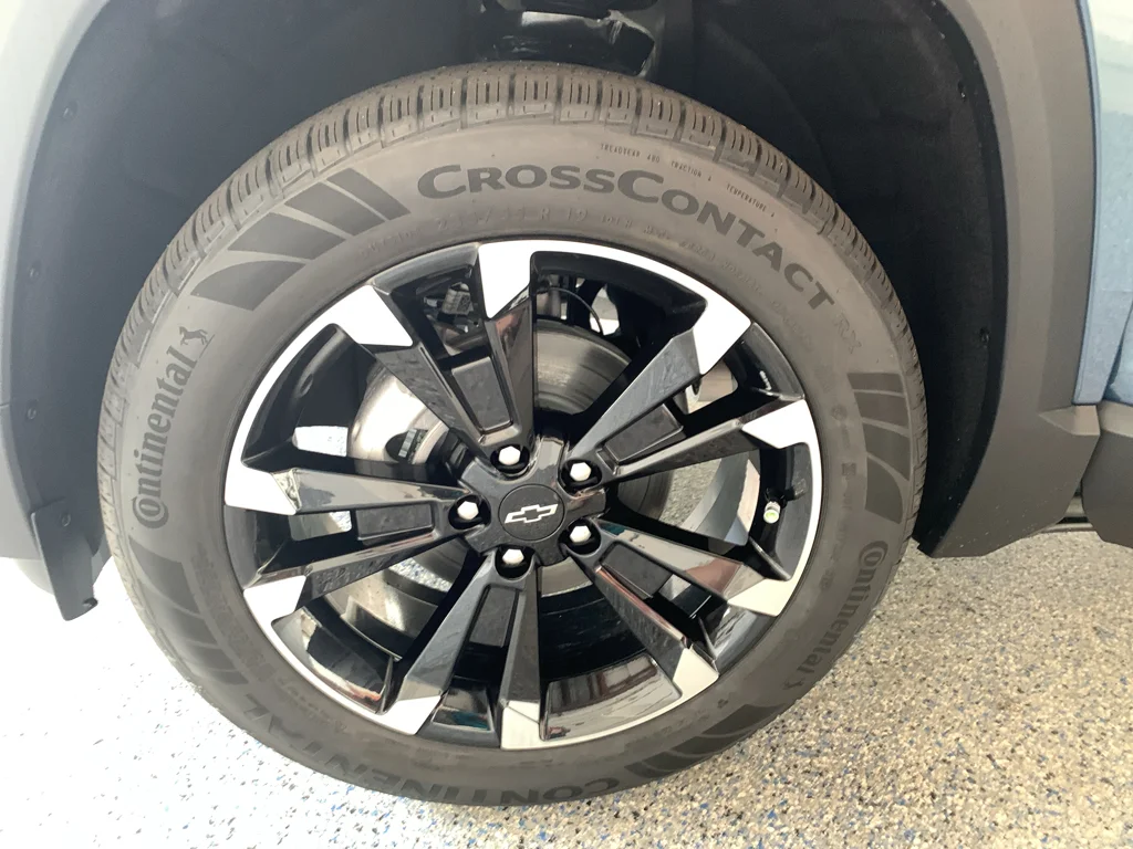 2027 Chevrolet Equinox RS - Photo 32