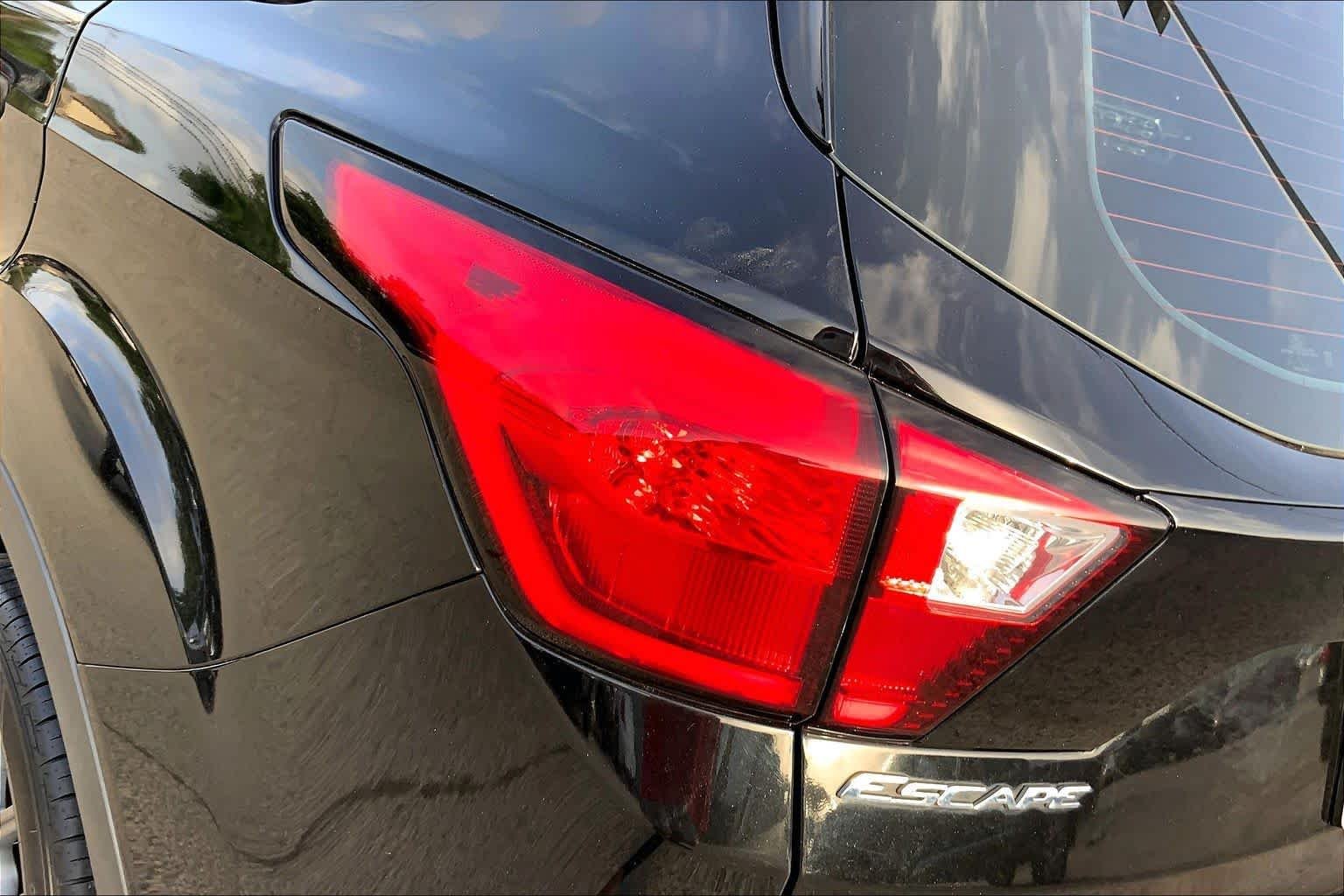 Used 2019 Agate Black Metallic Ford S image 24