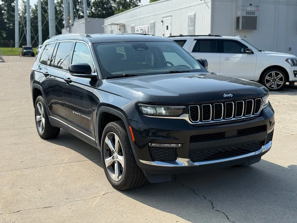 Used 2022 Black Jeep Limited image 4