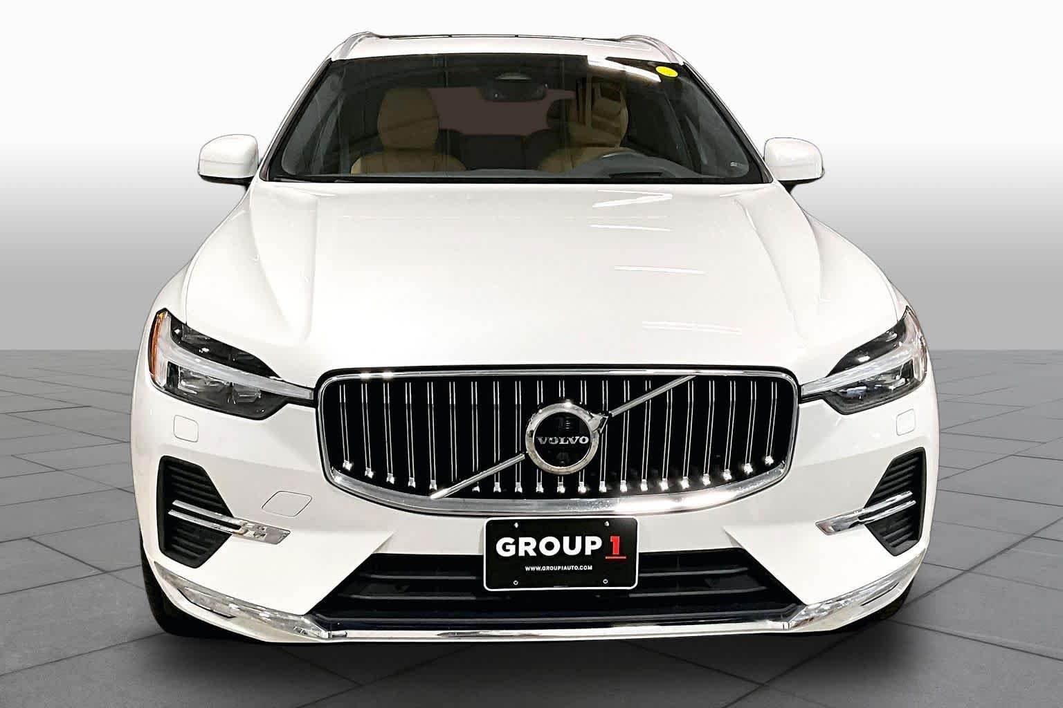 Used 2023 Crystal White Metallic Volvo Ultimate Bright Theme image 4