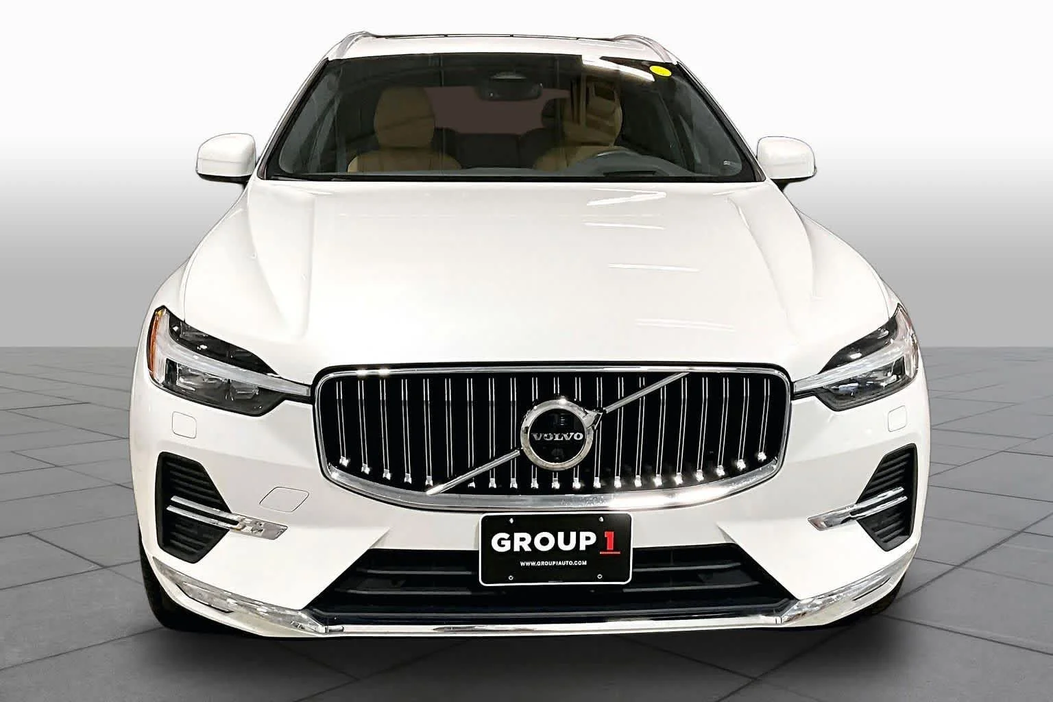 Used 2023 Crystal White Metallic Volvo Ultimate Bright Theme image 4