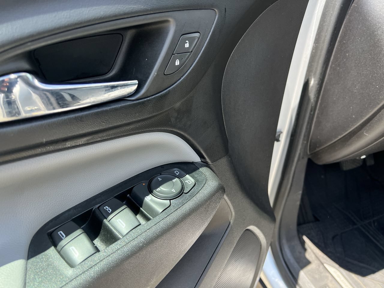 Used 2019 SILVER ICE METALLIC Chevrolet LT image 24