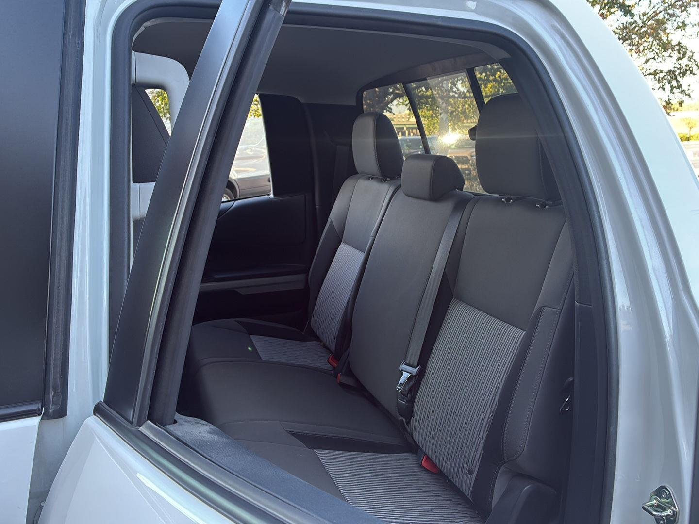 Used 2015 Super White Toyota SR5 image 4