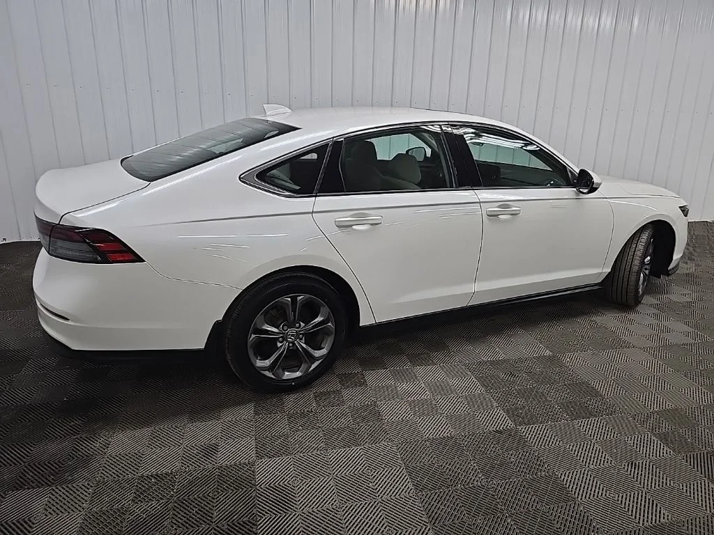 Certified Used 2024 Platinum White Pearl Honda 1.5T EX image 3