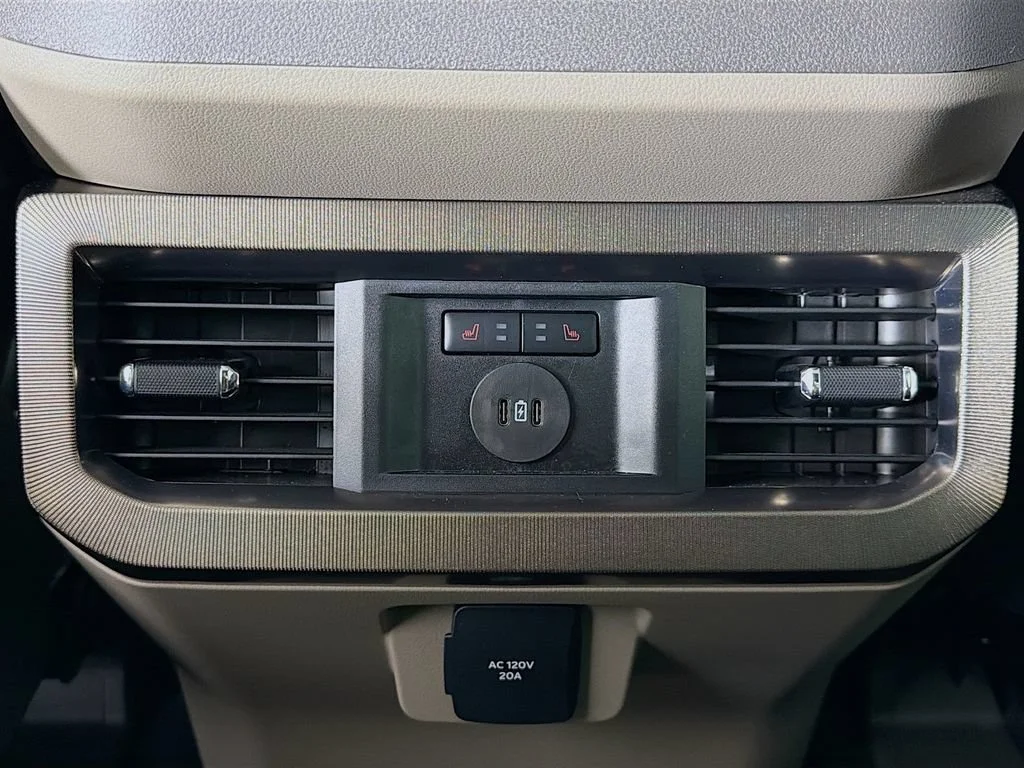 Used 2025  Ford XL image 23