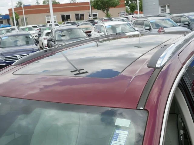 Used 2021 Velvet Chrysler Limited image 11