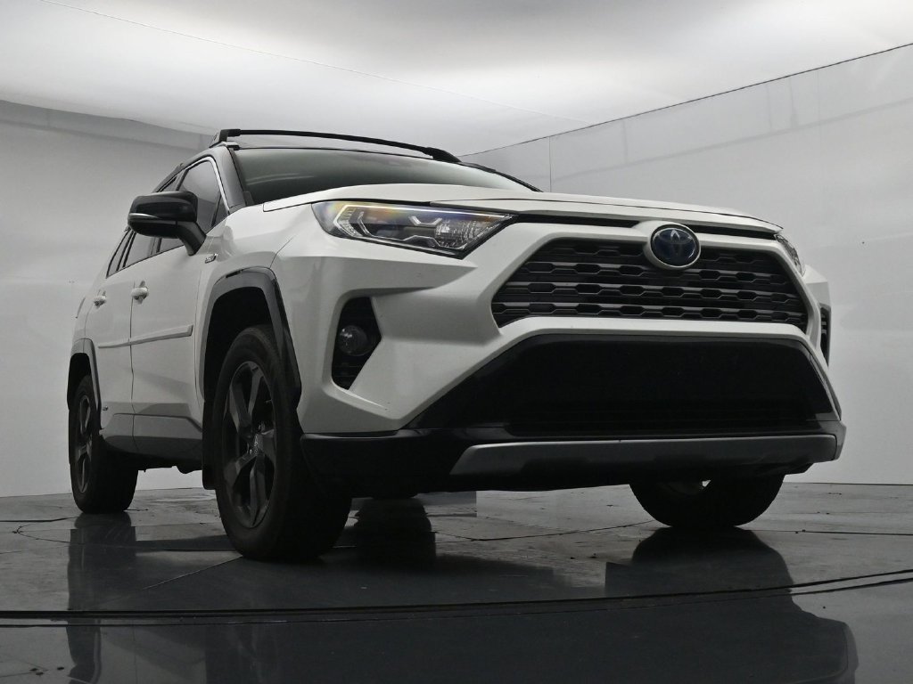 Used 2020 White Toyota XSE image 18