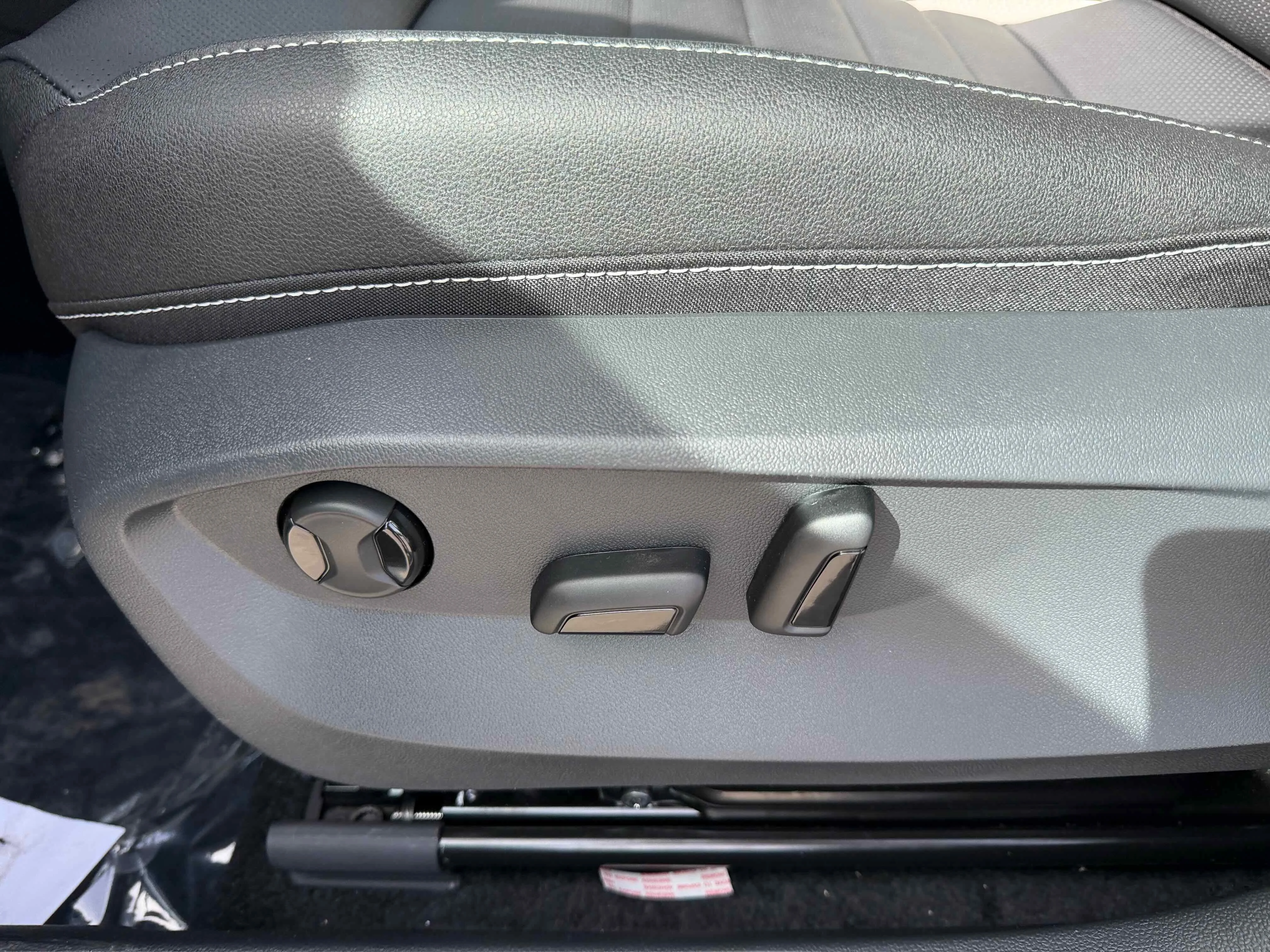 New 2026 Platinum Gray Volkswagen SEL image 15