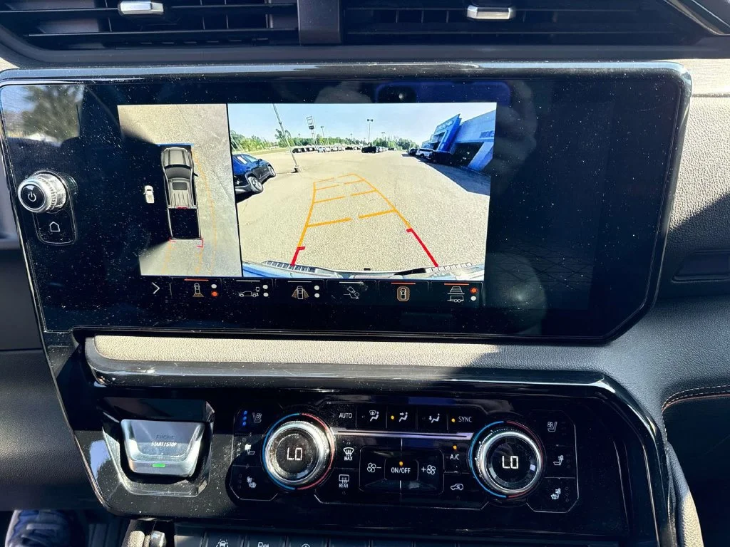 Used 2024 White GMC AT4 image 37