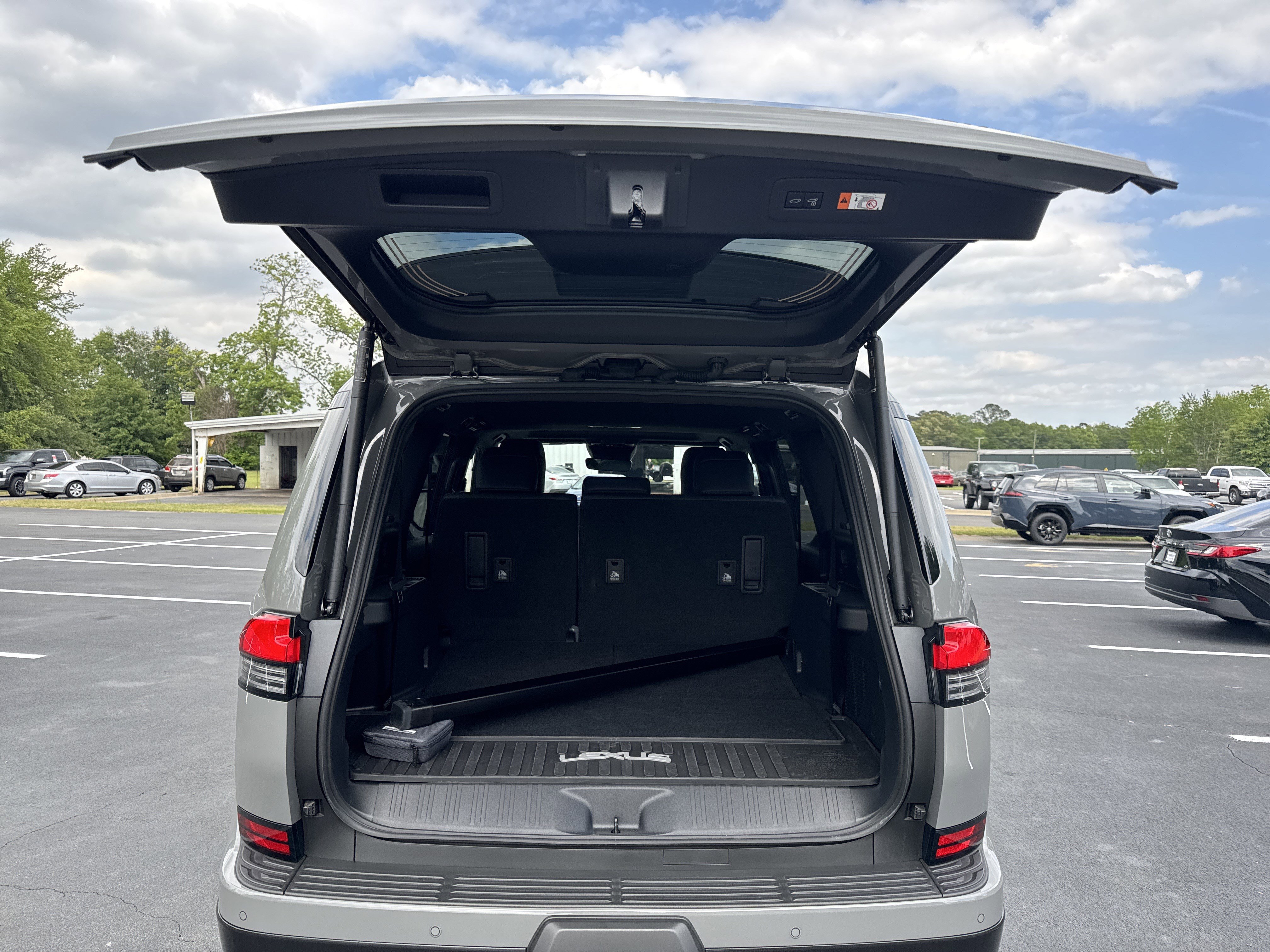 Used 2025 Incognito Lexus 550 Premium+ image 36