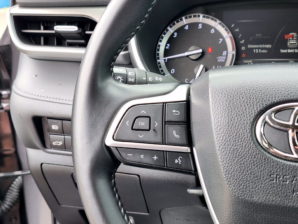 Used 2022 Gray Toyota XLE image 31