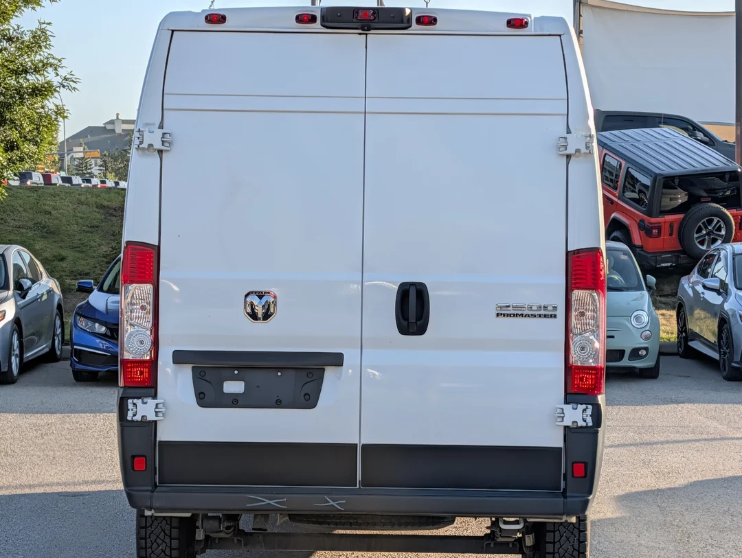 Certified Used 2025 White RAM Tradesman - Convienence Grp - Mopar Wall Paneling - LOW KMS image 7