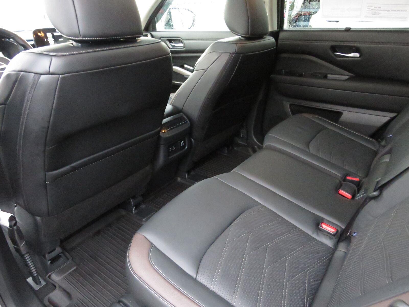 Used 2025 Solid Gray/Super Black Nissan Platinum image 29