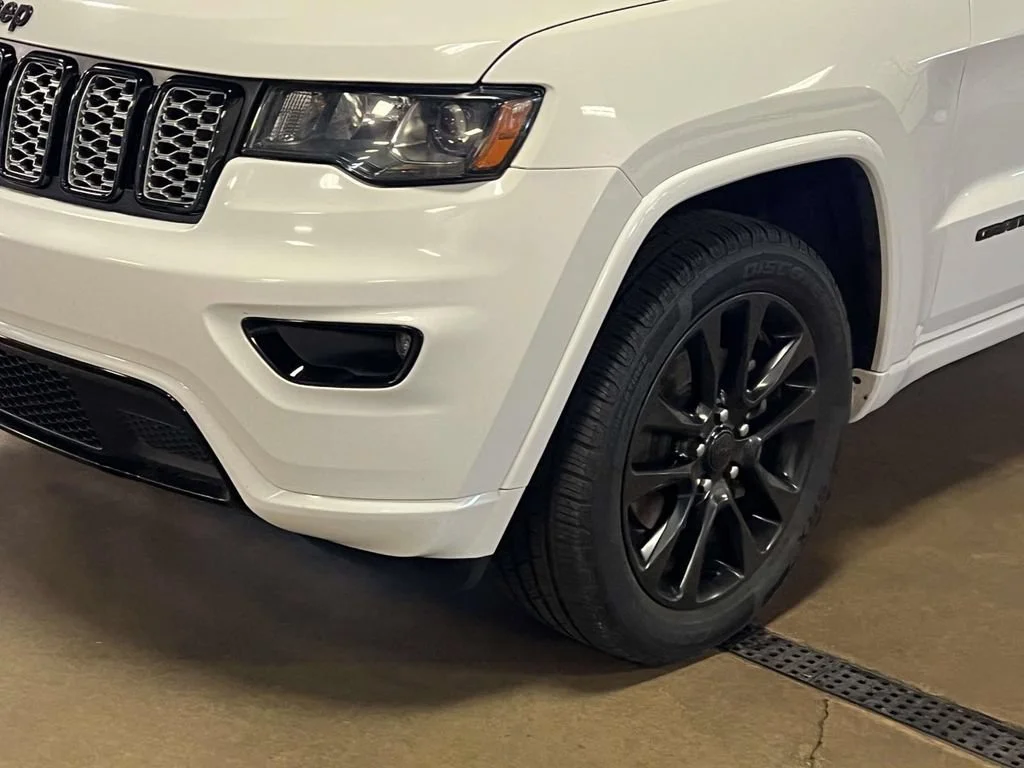 Used 2018 White Jeep Altitude 4x4 image 8