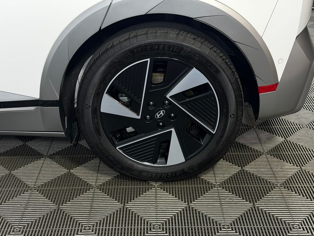 Used 2025 White Hyundai Limited image 12