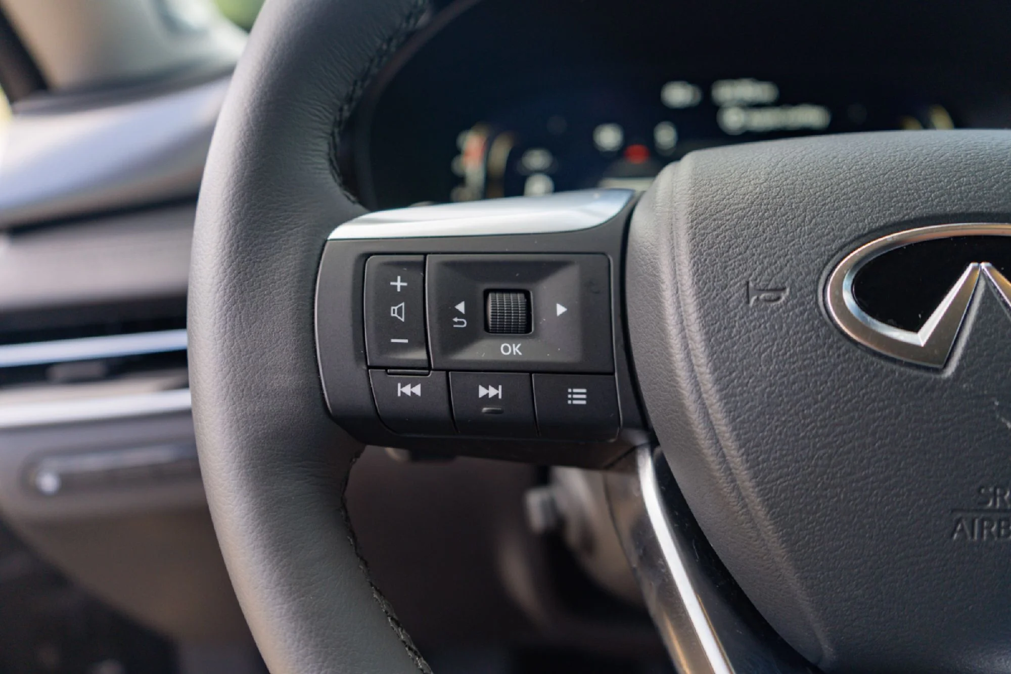 Certified Used 2026 Black INFINITI LUXE image 9